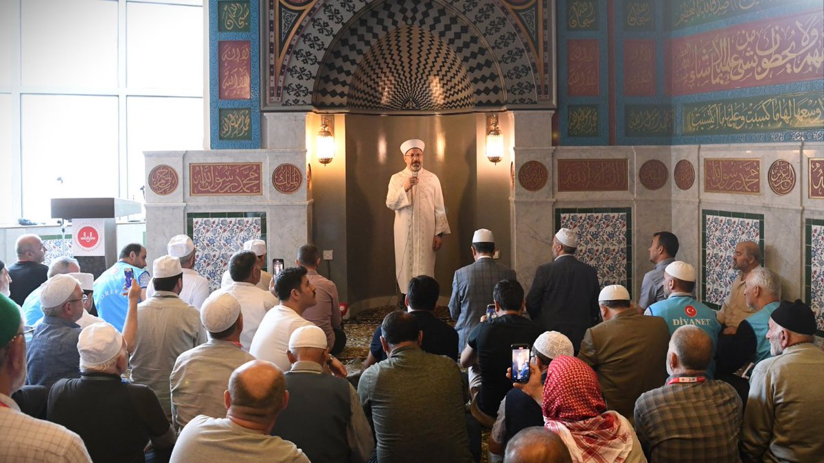 “İslam, en büyük nimettir” Umre ziyareti için Mekke’de bulunan vatandaşlarımızla öğle namazında bir araya geldik.