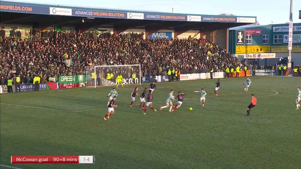 🗣️ "Is he interfering with play? 100%" 👀 "I can't take him seriously!" Kris Boyd & Chris Sutton analyse Celtic's fourth ⤵️