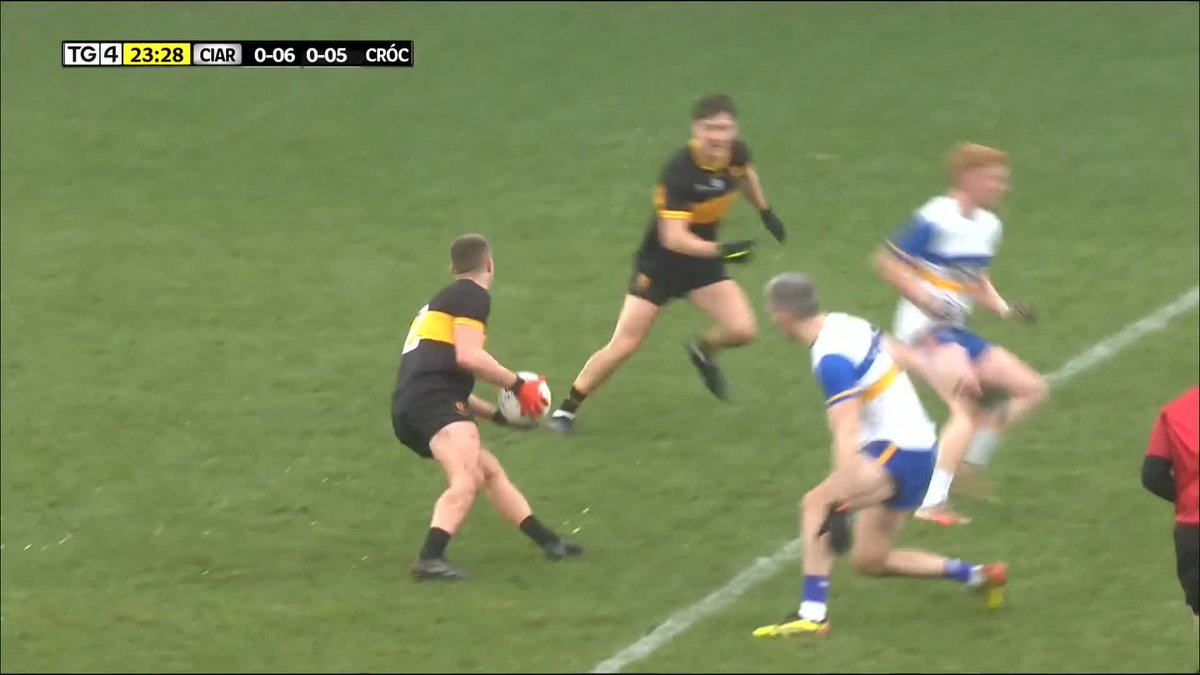 Both Canavan brothers have scored all Errigal Ciaran points during that first half. They are on a completely different planet. This one from Ruairí 🔥 8-7 at half-time.