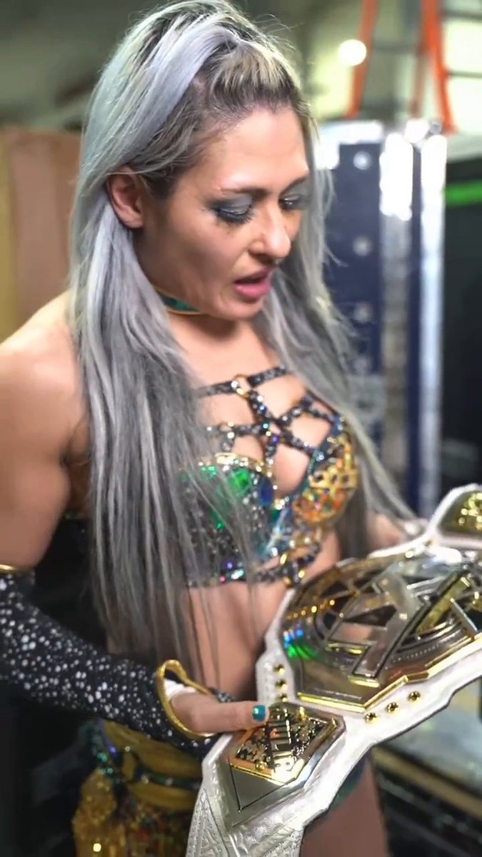 🚨 NEW SIDE PLATES 🚨 Officially, official for GIULIA ＝ ジュリア! 🙌 #WWENXT