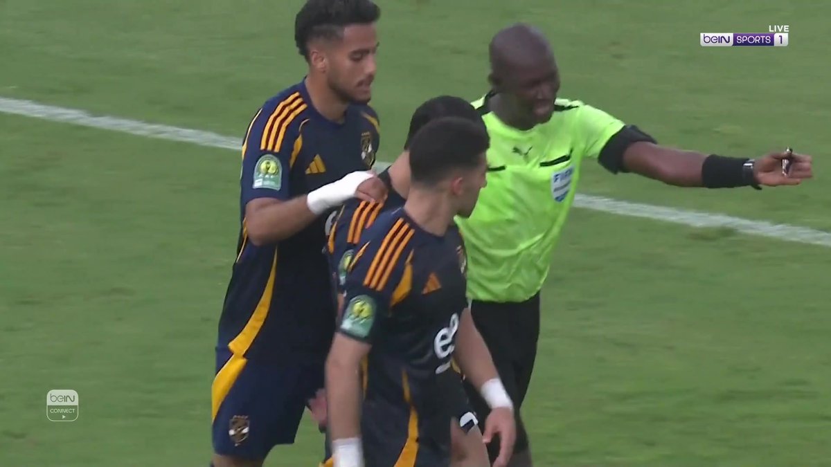 إمام عاشور يضيف الهدف الثالث له وللأهلي قبل لحظات من صافرة النهاية #دوري_أبطال_إفريقيا #الاهلي