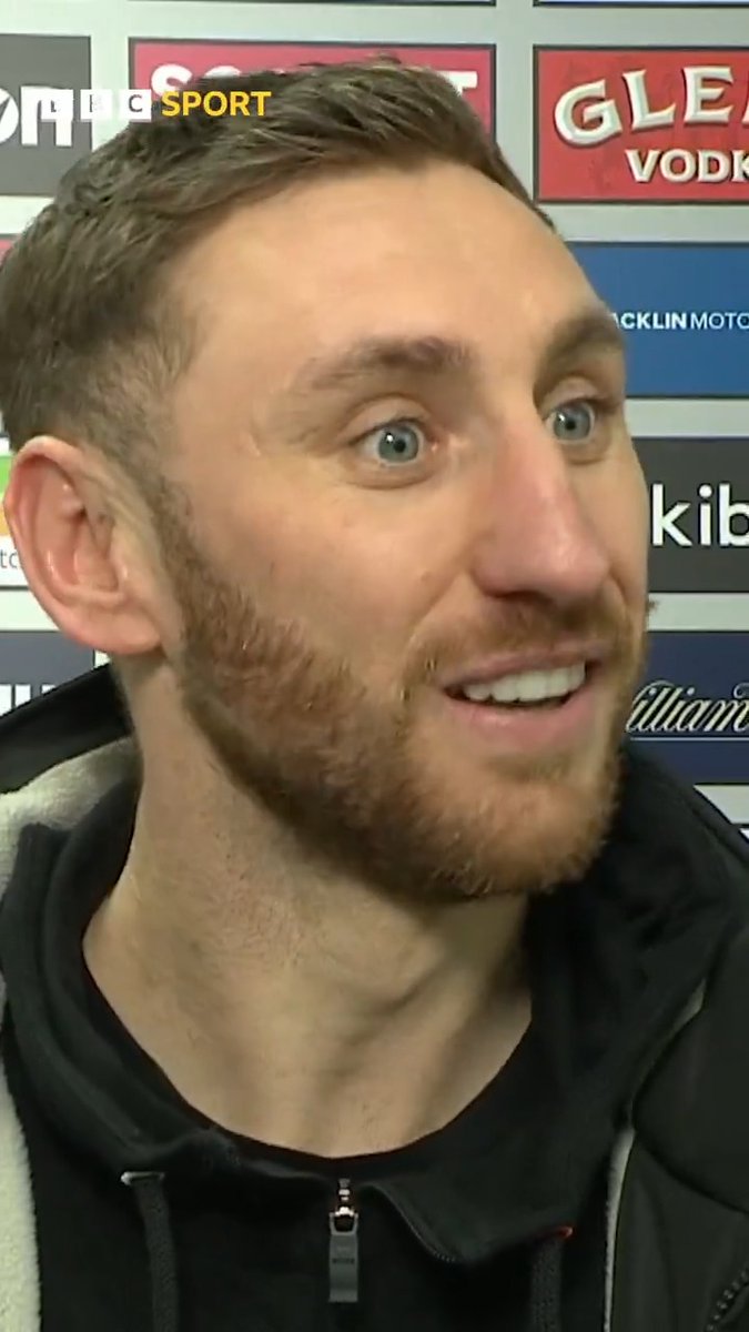 ๐ฃ๏ธ "It's in!" โฝ๏ธ Louis Moult scored an overhead kick to seal a dramatic late win for Dundee United over St Mirren. And he revealed it was nearly 10 years to the day since he scored a similar goal for Wrexham. #BBCFootball