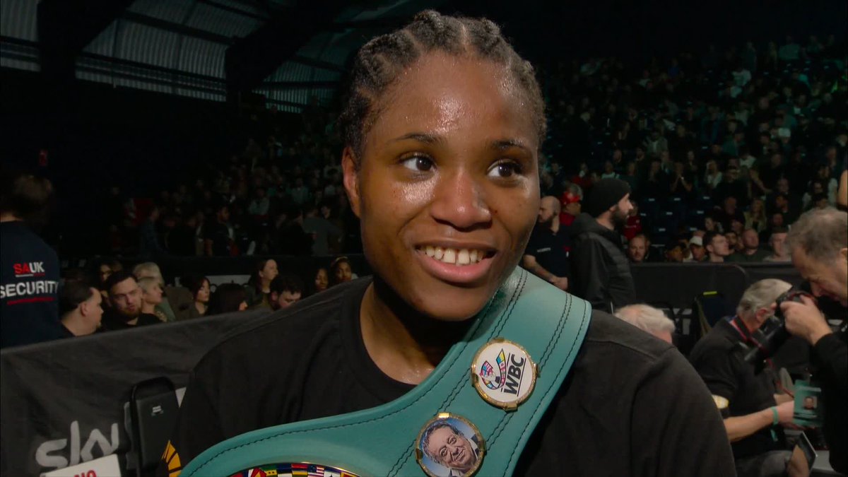 "She did NOT want it!" 🤷‍♂️ Caroline Dubois reacts to the doctor stopping the fight due to an accidental clash of heads. #DuboisCamara x #SimpsonWoodall