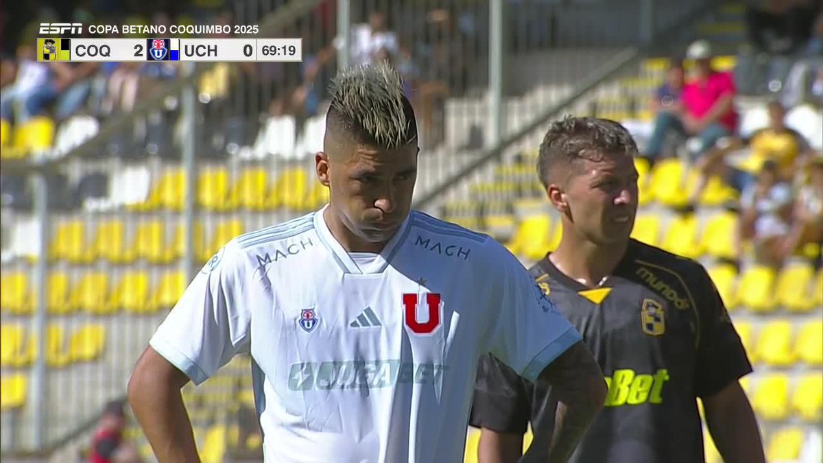 Que crack Leandro, 2 penales 2 goles⚽️⚽️ (versus Coquimbo y Godoy Cruz). Porqué Crack? El de la semana pasada lo pateó con DERECHA y el de hoy con ZURDA 🔥🔥 #VamosLaU Universidad de Chile 🤘🏼🔵🔴