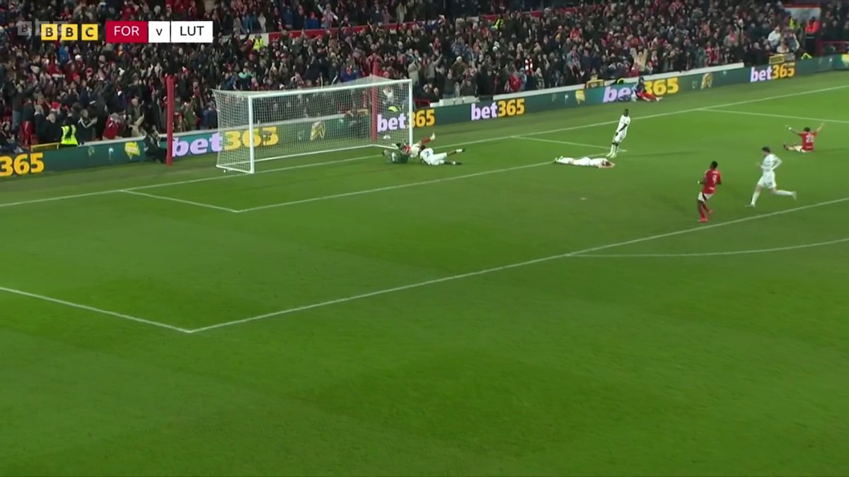 A lovely moment! Solly March's first goal after a long injury-layoff - and his team mates loved it! Watch FA Cup highlights on BBC iPlayer and BBC One. #BBCFACup #BBCFootball