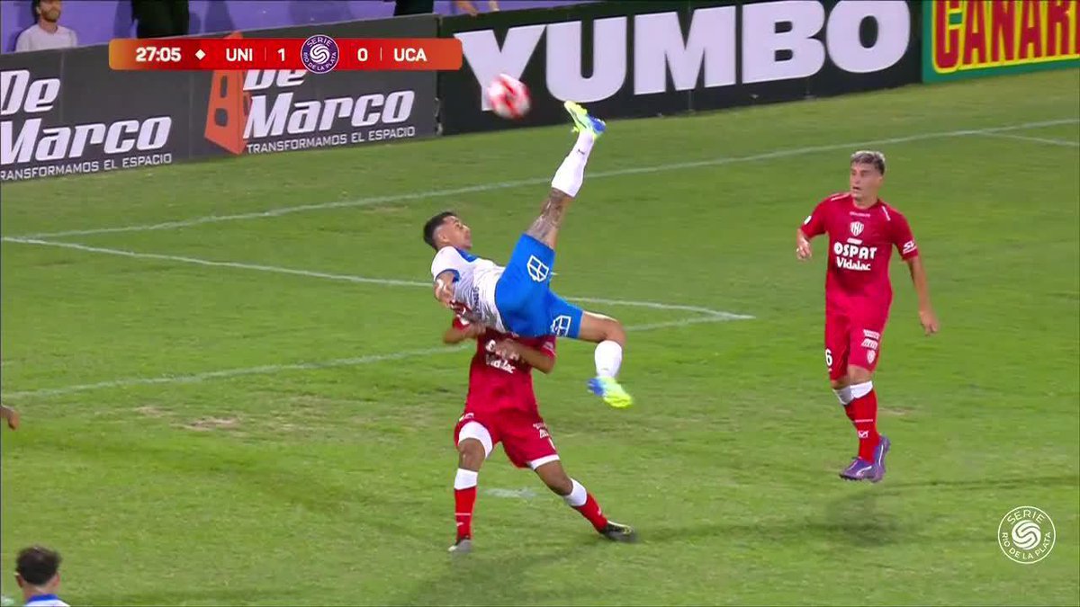 ¡CASI CONVIERTE UN GOLAZO DE CHILENA! Zampedri practicó una pirueta pero la pelota no fue con potencia y Meuli tenía todo controlado. 🏆 Serie Río de la Plata | #Serie2025 📺 ESPN Premium | Suscribite al Pack Fútbol en 📺 #DisneyPlus Premium