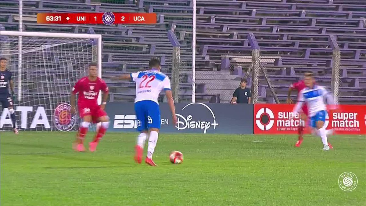 ¡CANALES LE ROMPIÓ EL ARCO A #UNIÓN DE SANTA FE! El volante de #UCatólica sacó un derechazo imparable para Meuli y concretó la remontada parcial por 2-1 de los Cruzados en la #Serie2025 ante el cuadro argentino.