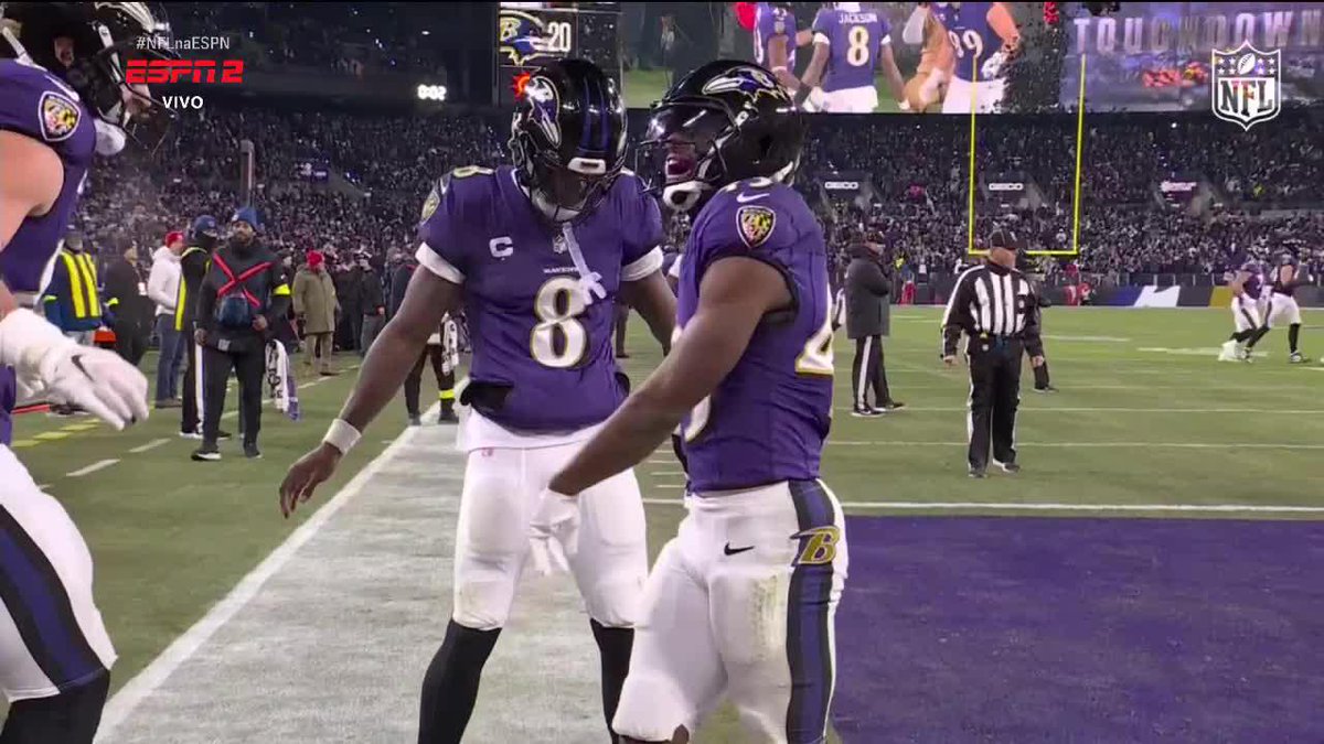 Lamar Jackson fazendo coisas de Lamar Jackson. 😈 📺: #PITvsBAL | ESPN Brasil 🎟️: Garanta seu ingresso para o NFL in Brasa: