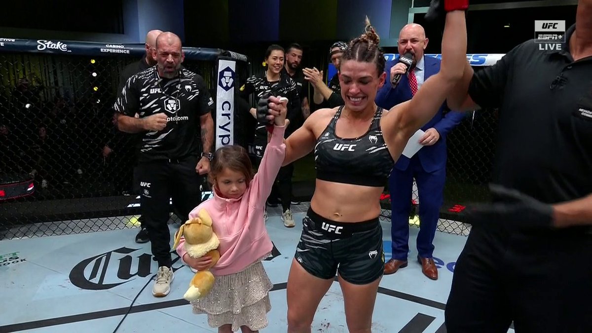 Dern had her daughter by her side for the arm raise ❤️ What a moment 👏 #UFCVegas101