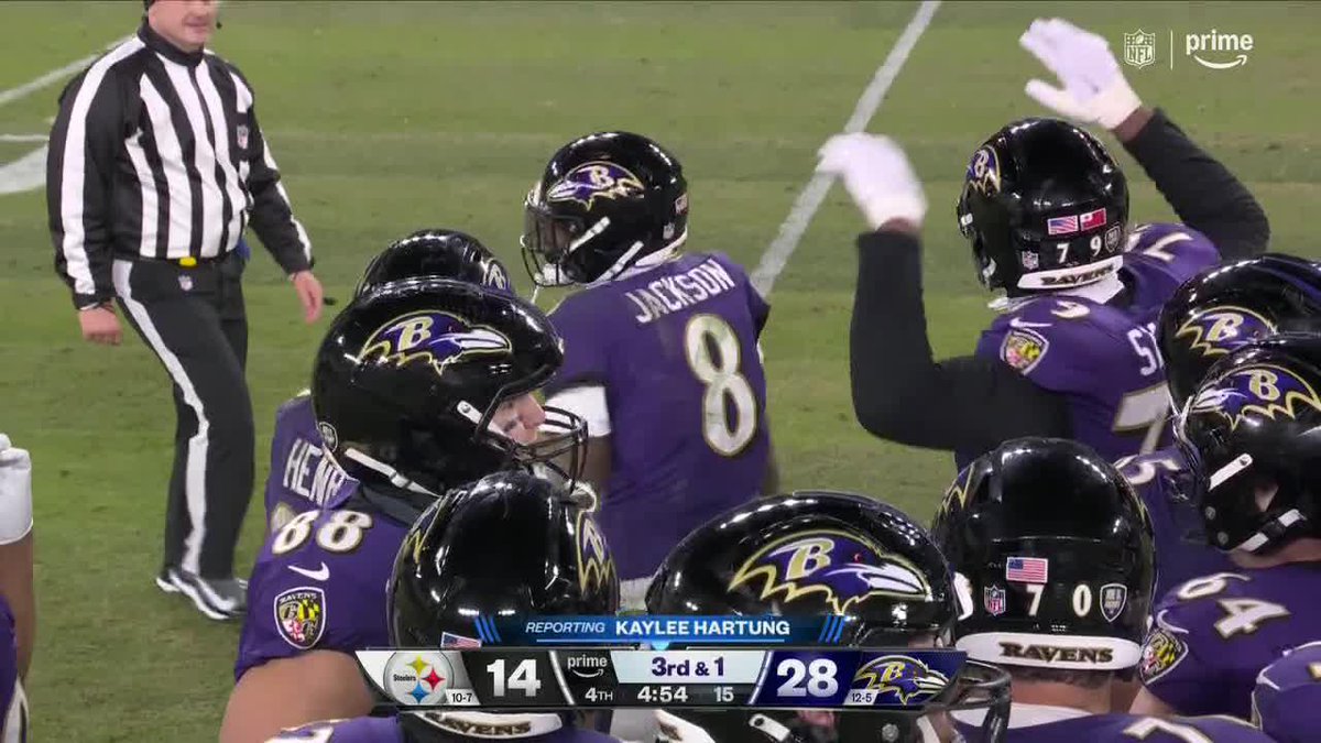 Lamar told the crowd to quiet down during the "MVP!" chants 🤫 (📺 Prime)
