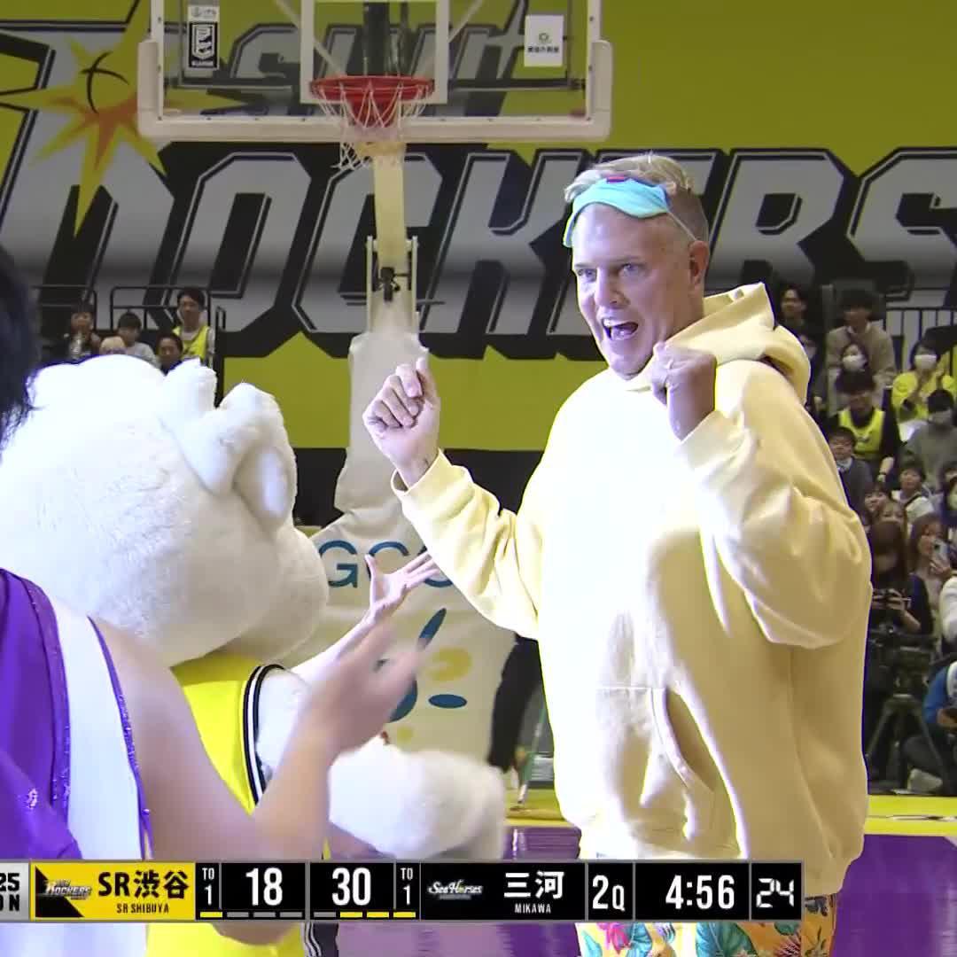 パリピすぎます😂 ジョシュ・ホーキンソンのお父様が全力ダンス！ Josh Hawkinson @we_r_sunrockers #Bリーグ #りそなグループ
