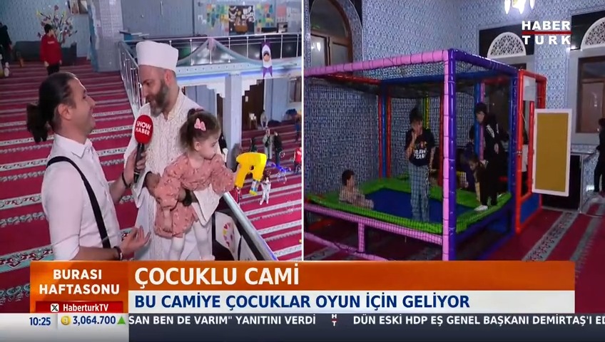 İstanbul, Pendik'teki camiye çocuklar oyun için geliyor. Hem öğreniyorlar hem eğleniyorlar.