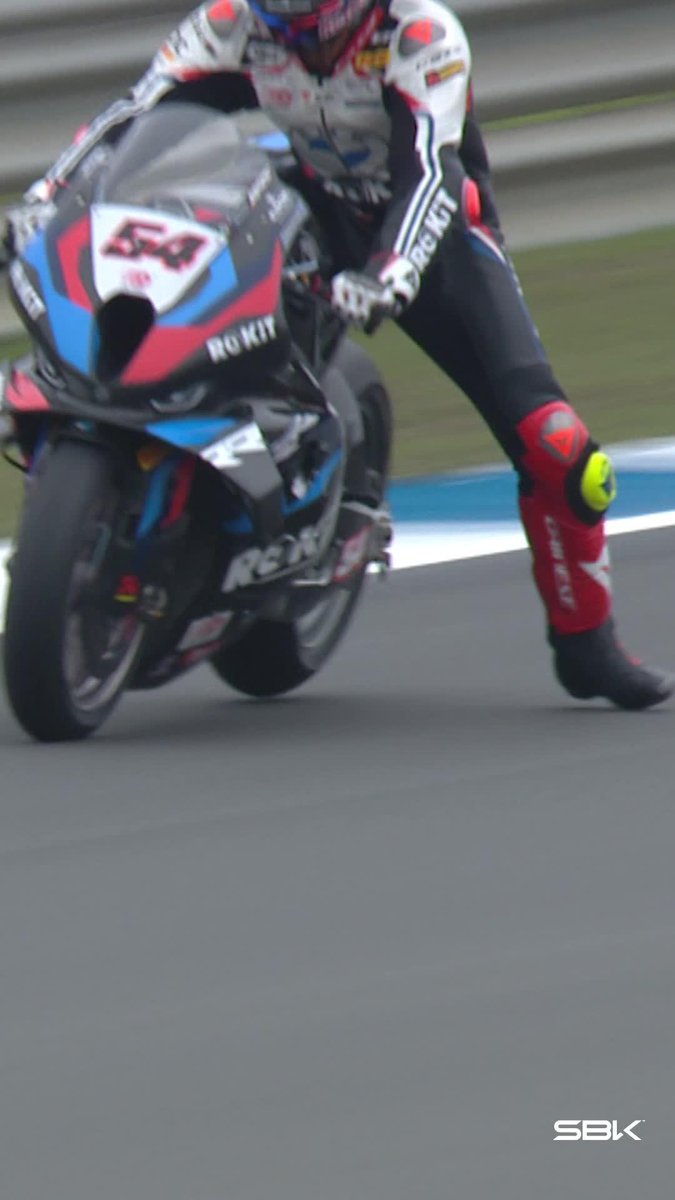 What would Sunday be without a good old stoppie?😉 Thankfully 7oprak is always on post on #StoppieSunday 🪄 #2024SeasonReview #EstorilWorldSBK 🇵🇹