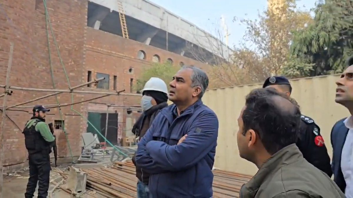 For Indian media: PCB chairman Mohsin Naqvi paid sudden visit to Gaddafi Stadium in Lahore. He inspected upgradation and finishing work at main building. 100% work will be completed soon and the world class facilities will be ready this month for Champions Trophy 🇵🇰🇮🇳❤️❤️