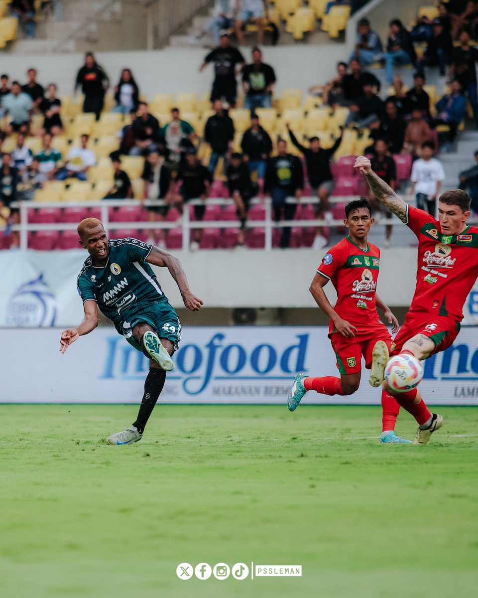 𝑺𝒊𝒎𝒑𝒆𝒍 𝒏𝒂𝒎𝒖𝒏 𝒆𝒇𝒆𝒌𝒕𝒊𝒇! 🎯 Alan ➡️ Betinho ➡️ Vico ➡️ Toca ➡️ dan berakhir dengan sepakan Nico yang tak terbendung mengarah ke sisi kiri gawang lawan! Tambah terus torehan golmu, Nico! #PSS #COSE