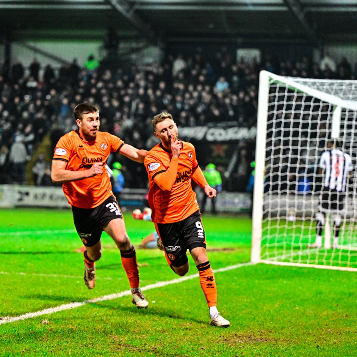 👑 Are you not entertained? @LouisMoult brings the box of tricks out on his return from injury to send #DUFC back to the city of Discovery with another massive three William Hill Premiership points 😱