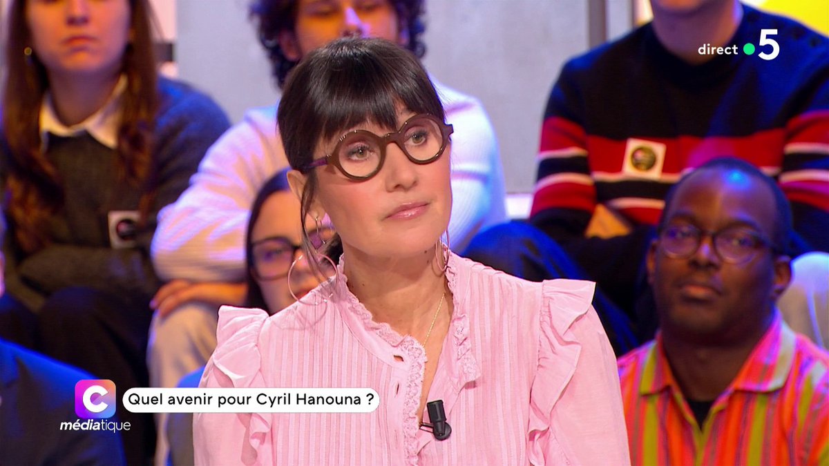 "Je suis confiante sur l'avenir de Cyril Hanouna. On ne se prive pas d'un tel talent. L'univers des possibles est large. Rien n'est acté, tout est à l'étude." Quel avenir pour Cyril Hanouna et son émission @TPMP ? Alexia Laroche Joub nous en dit plus. #CMediatique sur #France5.