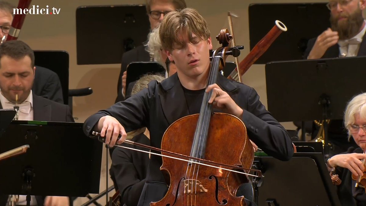 🎻✨ Finnish conductor-cellist Klaus Mäkelä and Swedish violinist Daniel Lozakovich teamed up last year for an all-Brahms program with the excellent Oslo Philharmonic! Watch them perform the Double Concerto for Violin and Cello on 🎻✨
