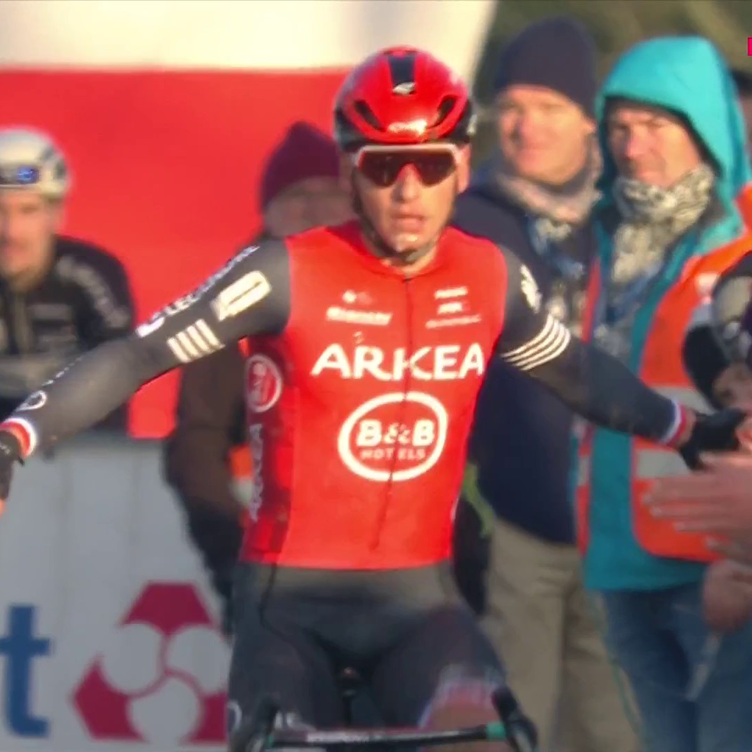 Wow Clément Venturini champion de France 2025 de cyclo-cross mais non quelle surprise 😯