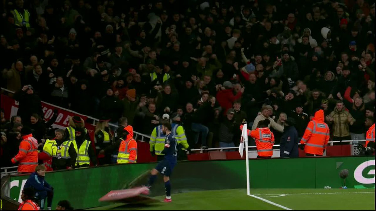 THE CAPTAIN BRUNO FERNANDES BANGS IT HOME FOR MANCHESTER UNITED!! WHAT A FINISH! 👏