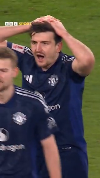 Things got very heated in the second half after Arsenal were awarded a penalty. 😡 Watch the FA Cup on BBC iPlayer and the BBC Sport App #BBCFACup #BBCFootball #FACup