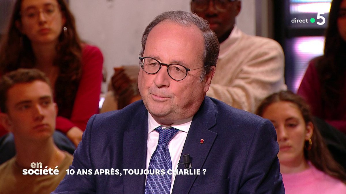 💬 Charlie Hebdo : « Je n'imaginais pas qu'on aurait eu une telle mobilisation le 11 janvier 2015. Mais le terrorisme islamiste induit une peur, un venin qui s'est diffusé depuis 10 ans. » François Hollande dans #Ensociété ➡️La suite :