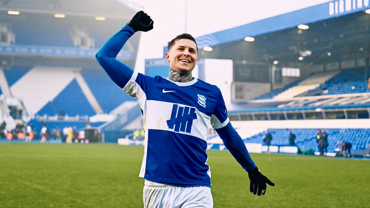 "You beauuuuty!" That goal from Lyndon, like pure cinema. 🍿