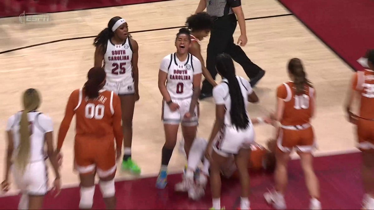 South Carolina is feeling it early 👏 📺 No. 5 Texas vs. No. 2 South Carolina LIVE on ESPN/Disney+/ESPN+