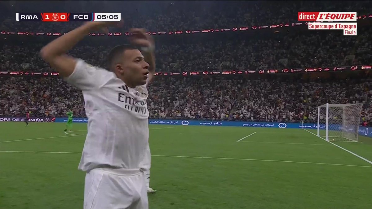 𝗖̧𝗔 𝗖’𝗘𝗦𝗧 𝗟𝗘 𝗠𝗕𝗔𝗣𝗣𝗘́ 𝗤𝗨’𝗢𝗡 𝗖𝗢𝗡𝗡𝗔𝗜̂𝗧 ! 🔥 Premier but dans un Clasico. Le 7ème face au FC Barcelone dans sa carrière. 1-0 pour le Real Madrid. 🤍 🎥 la chaine L'Équipe