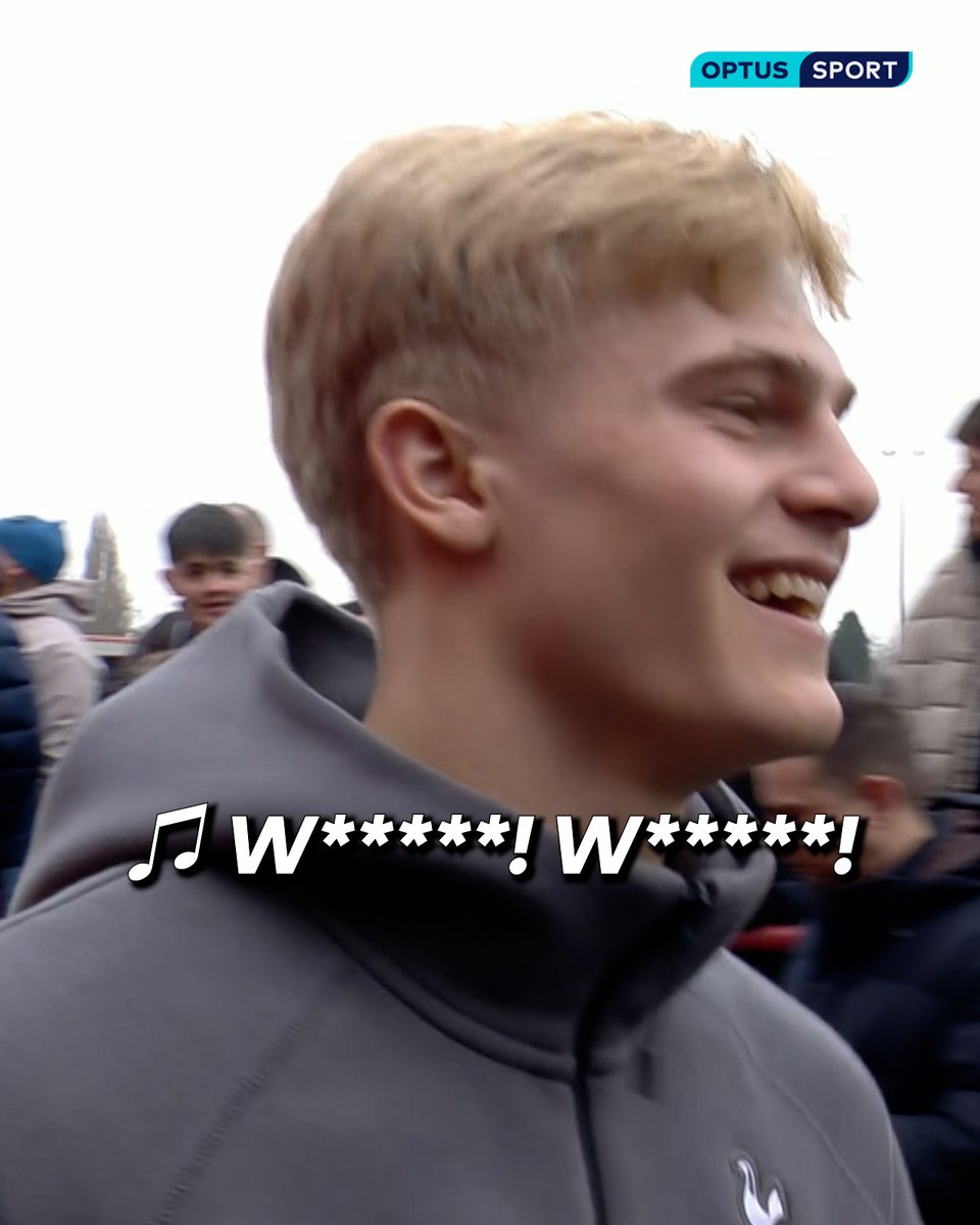 ‘You’re just a s*** Ollie Watkins’ 🎶🤣 Tottenham players had to face the gauntlet on arrival to The Lamb Ground and the Tamworth fans absolutely gave it to them.