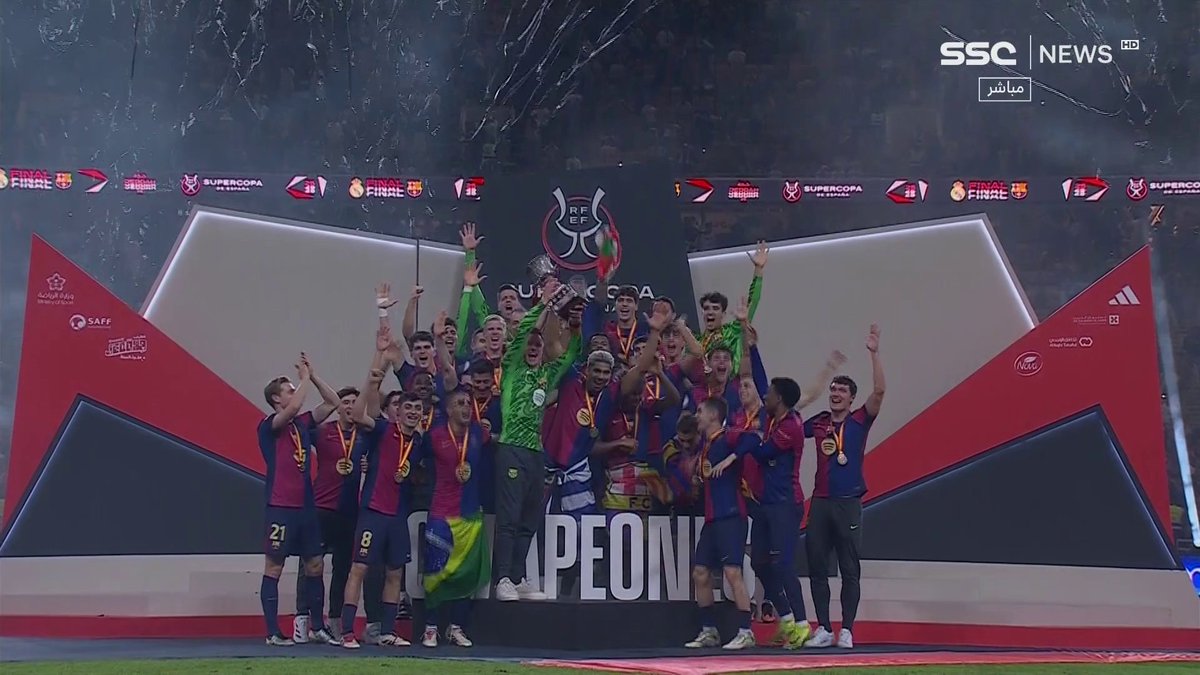 قائد برشلونة يرفع السوبر الإسبانية.. 🤩🏆 #السوبر_الإسباني_بجدة #ريال_مدريد_برشلونه | #SSC