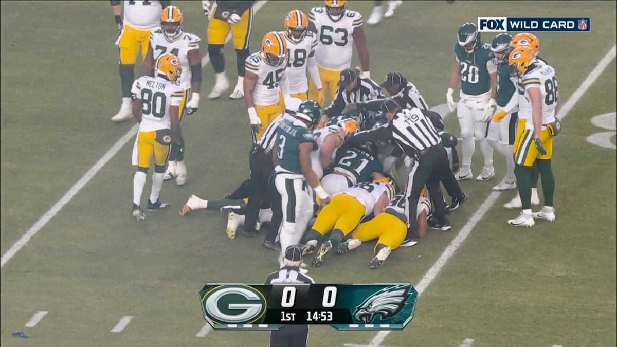 THE PERFECT START FOR THE PHILADELPHIA EAGLES 🦅 Keisean Nixon fumbles the kick-off and the Eagles have it 😱