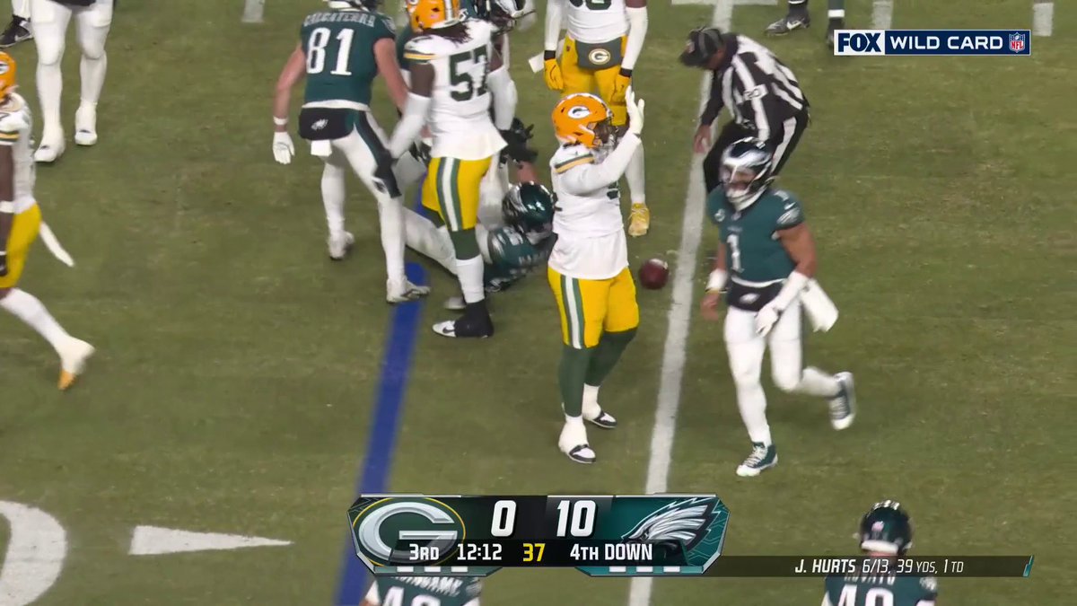 Some boos starting to come down from Philly fans 👀 📺 FOX