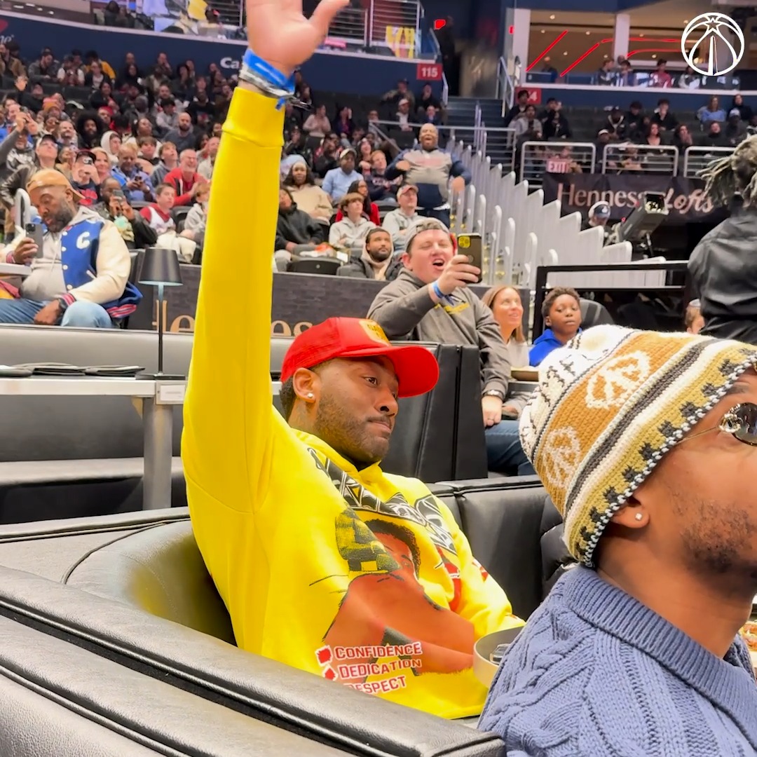 D.C. fam showin' love for John Wall 💙