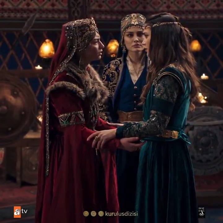 “Gebeyim ben…” “I'm pregnant...” #KuruluşOsman nefes kesen yeni bölümüyle çarşamba 20.00’de atv’de! 🔥 #KuruluşOsman is on atv Wednesday at 20.00 with its breathtaking new episode! atv Bozdağ Film