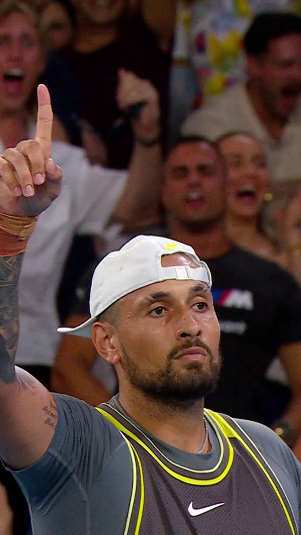 ๐ฅ๐ฅ Ha perdido, pero dando espectรกculo. ยกKyrgios se entregรณ! 3 aรฑos despuรฉs cae en 1ยช ronda levantando a toda la aficiรณn local con puntazos asรญ. ๐พ ๐๐๐๐ข๐ ๐๐ ๐๐๐๐ ๐๐ ๐ด๐ข๐ ๐ก๐๐๐๐๐ ๐๐ ๐๐ฅ๐๐๐ข๐ ๐๐ฃ๐ ๐๐ ๐ธ๐ข๐๐๐ ๐๐๐๐ก ๐ฆ ๐๐๐ฅ #AusOpen #AO2025