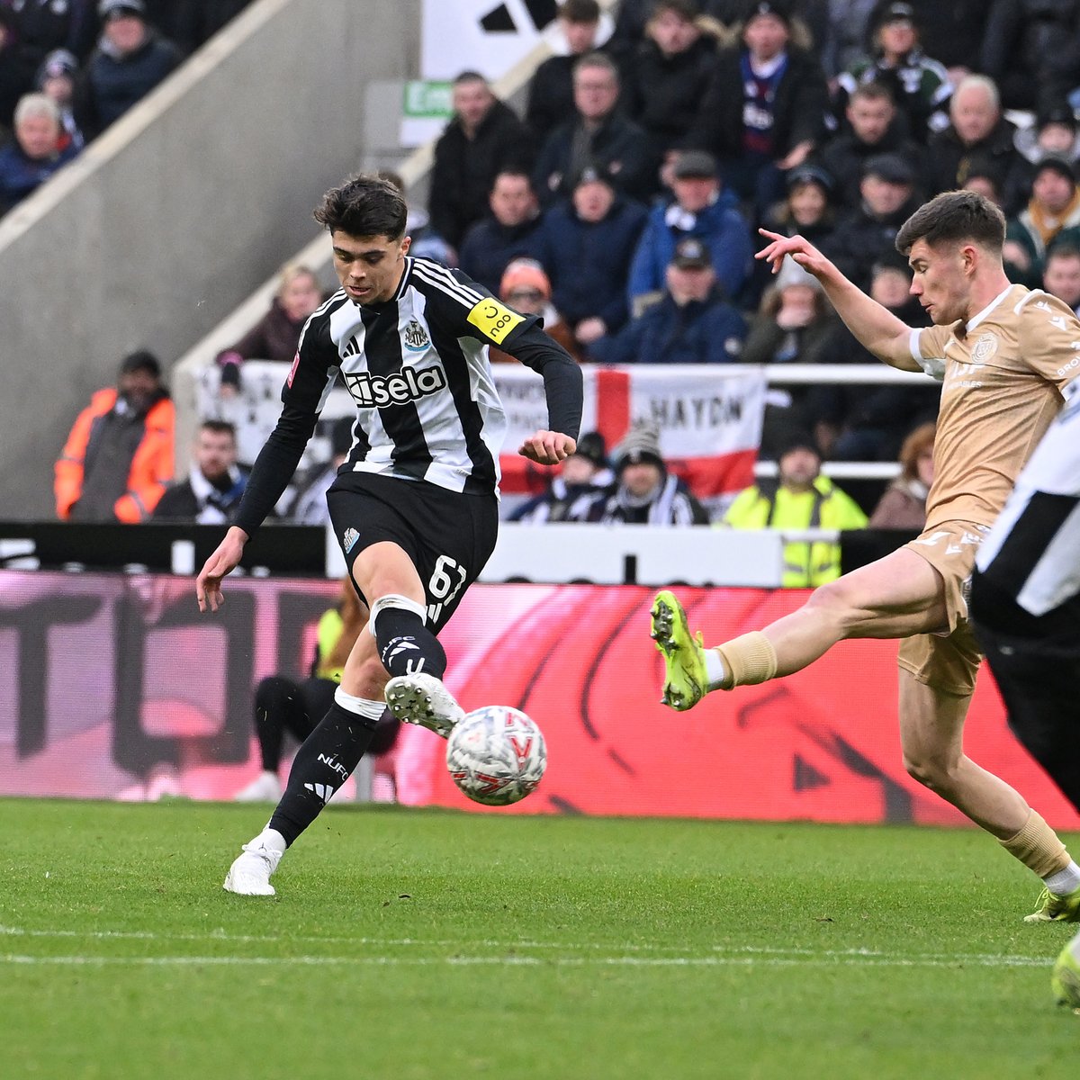 What a hit, LewisMiley! 😍