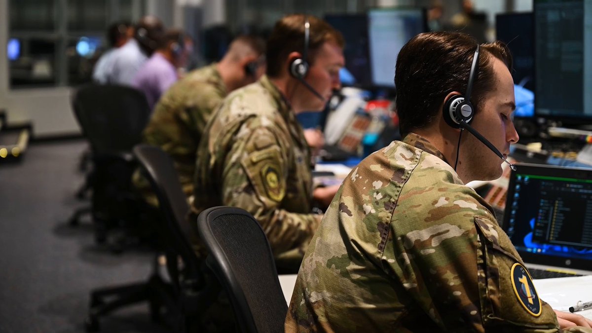The @spaceforcedod’s 1st Range Operations Squadron contributed to the inaugural Generative #AI Challenge, a program that blended an #ArtificialIntelligence course with a problem-solving hackathon, exemplifying the force’s commitment to tech #innovation: