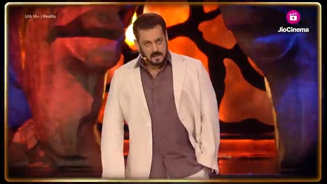 Woh time aa gaya hai paas, jiska tha sabko intezaar. Set kar lijiye apne reminders, clear kar lijiye apne calendar, kyunki 19 January ki raat humein milega Bigg Boss 18 ke trophy ka asli haqdaar.🏆