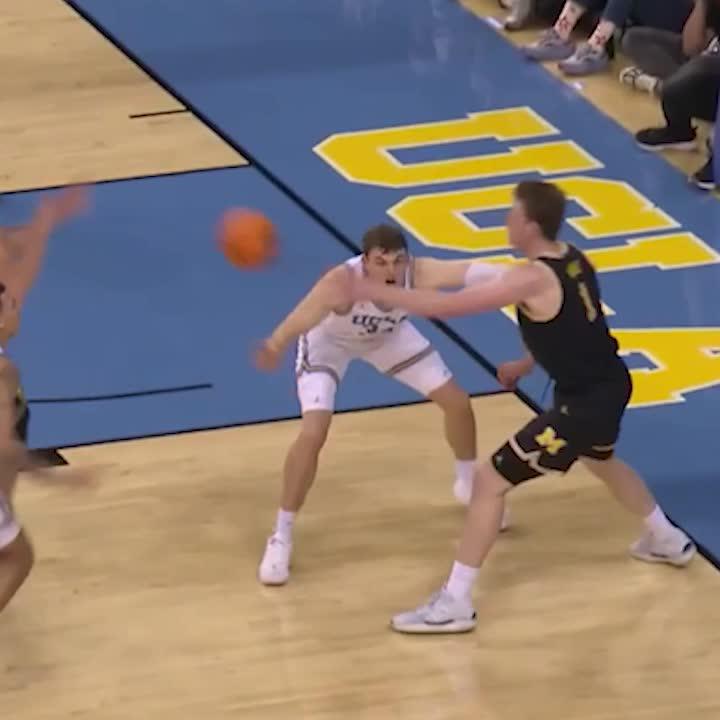 Honestly, how many bigs can do this? ๐คฏ Michigan Men's Basketball star Danny Wolf's ๐ฑ๐ฐ๐ช๐ฏ๐ต ๐ค๐ฆ๐ฏ๐ต๐ฆ๐ณ highlight at UCLA takes #B1GMBBall ๐๐ก๐๐ฎ ๐ค๐ ๐ฉ๐๐ ๐๐๐๐ . ๐ Old Trapper Beef Jerky