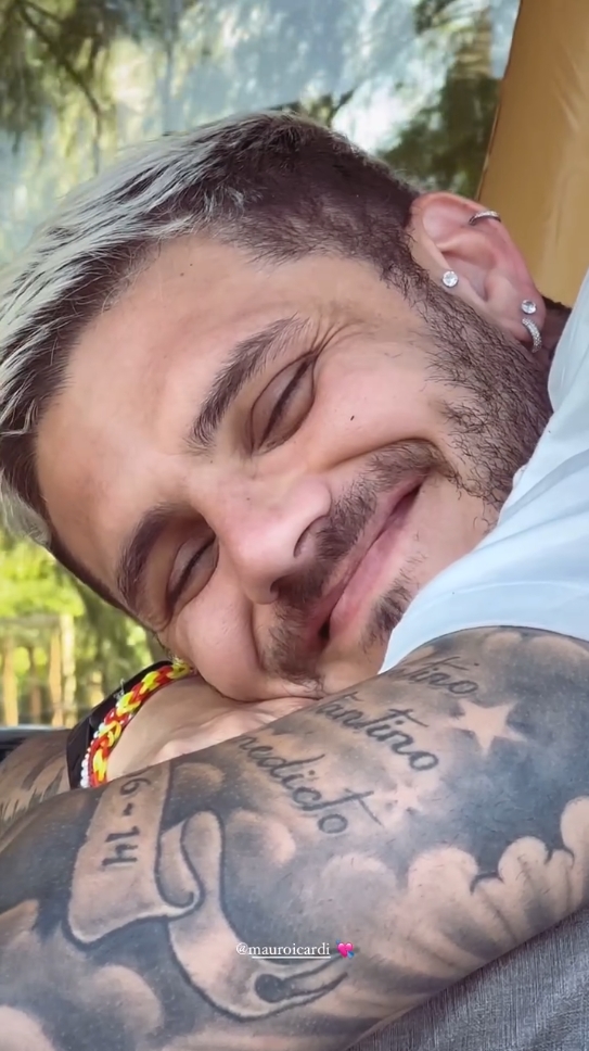 🟨🟥 Mauro Icardi ve yeni sarı kırmızı bilekliği