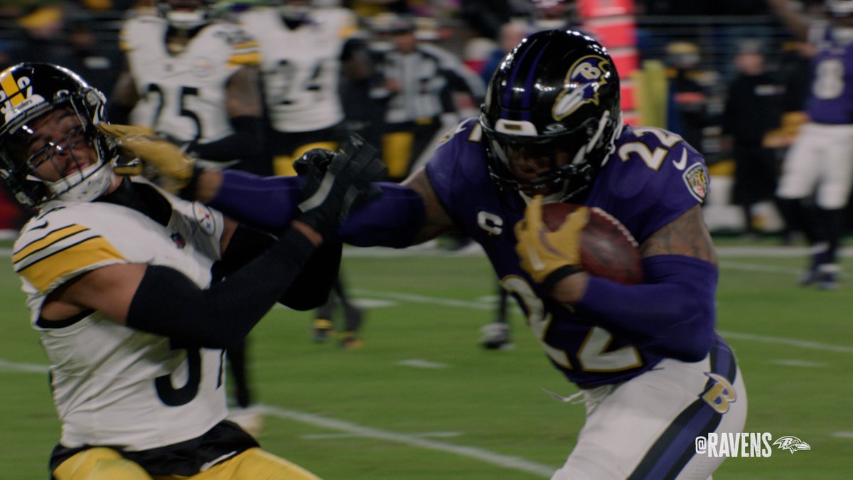 Come for Derrick Henry 's vicious stiff arm... stay for the reactions 😂😬