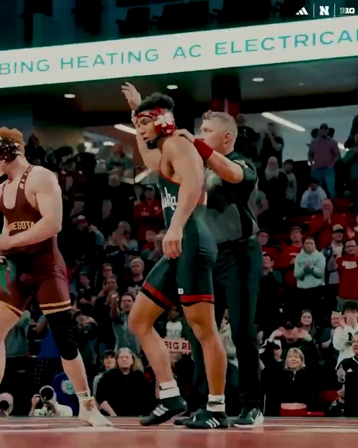 🎥 Saturday night scenes. 𝟳 top-25 wins against the Gophers. 🎞️ Presented by Bridges Trust #ToughTogether | #GBR