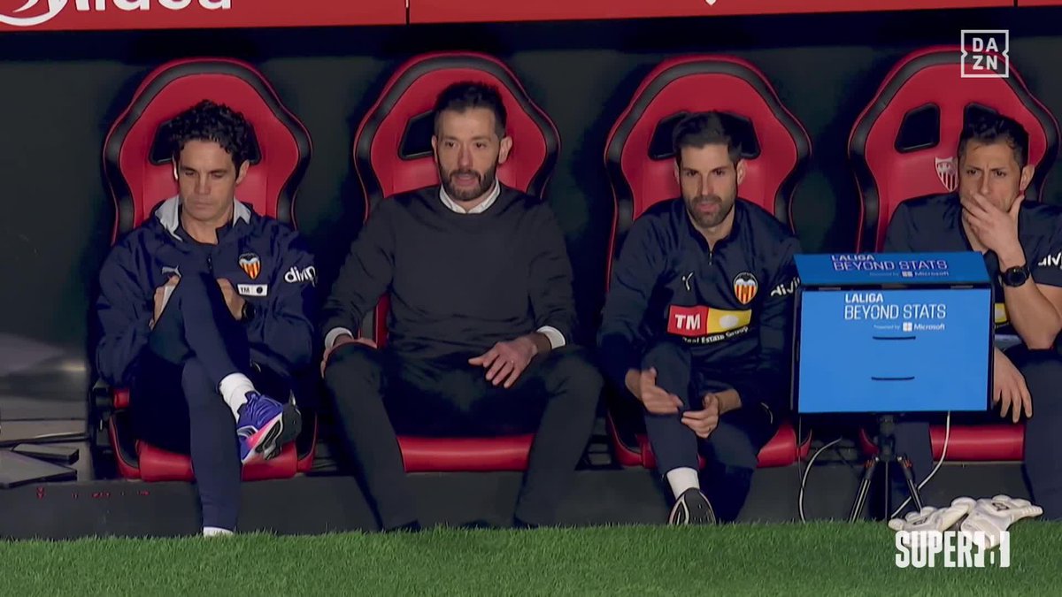 Con todos ustedes, Carlos Corberán y sus ayudantes. Con todos ustedes, un nuevo Valencia. #Super8