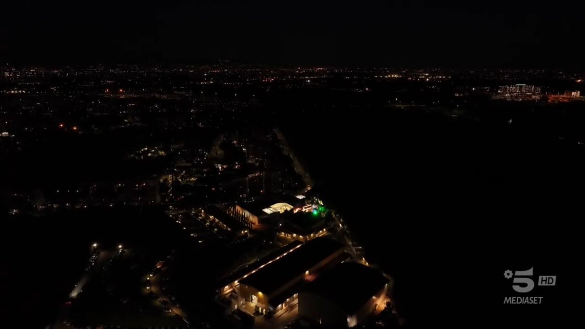 Una serata di confronti e verdetti da non perdere! 🔥 #GrandeFratello inizia ORA su #Canale5 e in streaming su Mediaset Infinity con una nuova puntata da seguire e commentare insieme!
