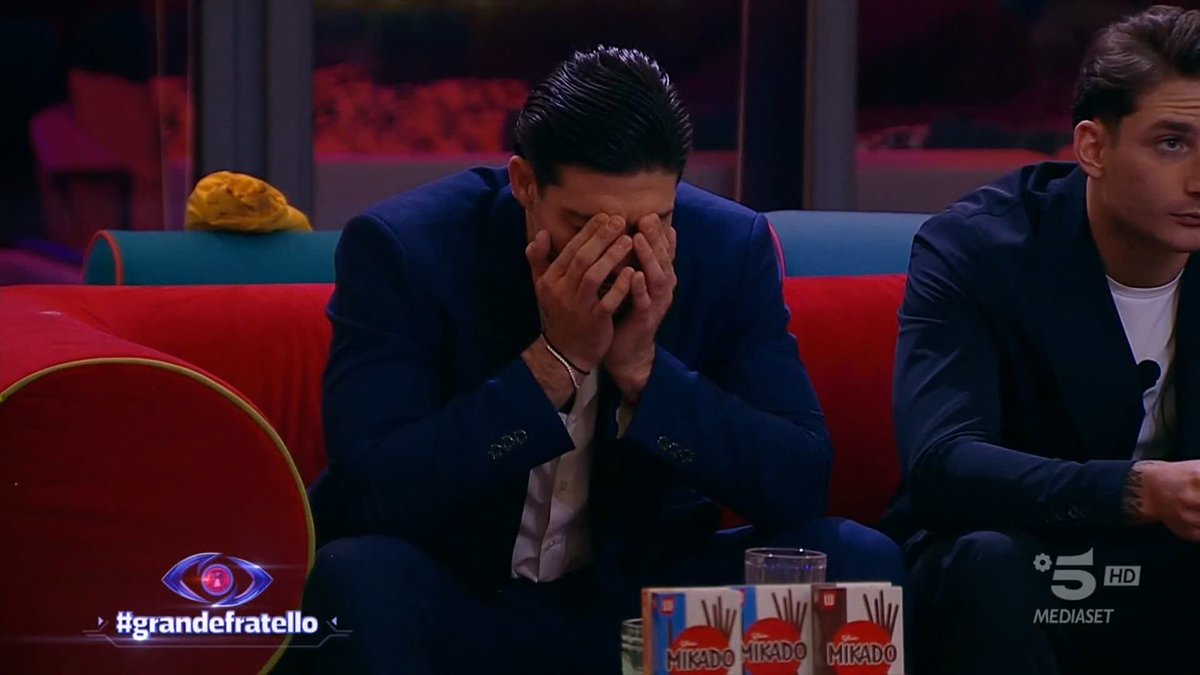 Il pubblico ha deciso che a dover abbandonare immediatamente la Casa è... Helena! #GrandeFratello