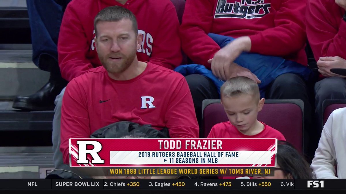 Former MLB All-Star Todd Frazier is enjoying some Rutgers Men’s Basketball 🏀 🤩