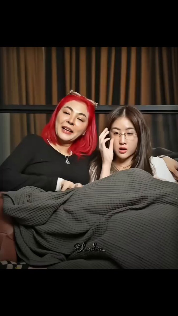 She’s looks very curious about Yokos yawn we all know everything Yo does is cute to her 😭😭😭😭