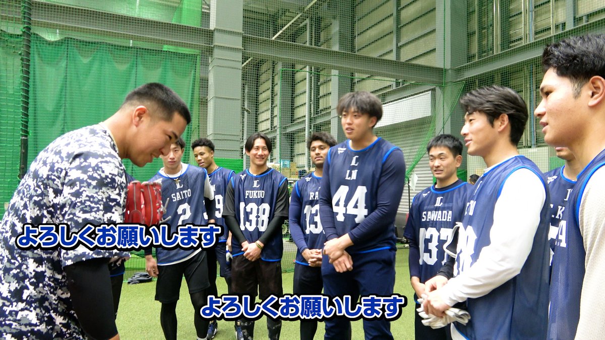 昨日の #新人合同自主トレ での一コマをお届けします。 日本語での自己紹介を受けた #ボー 投手は思わず・・・？ #埼玉西武ライオンズ #seibulions