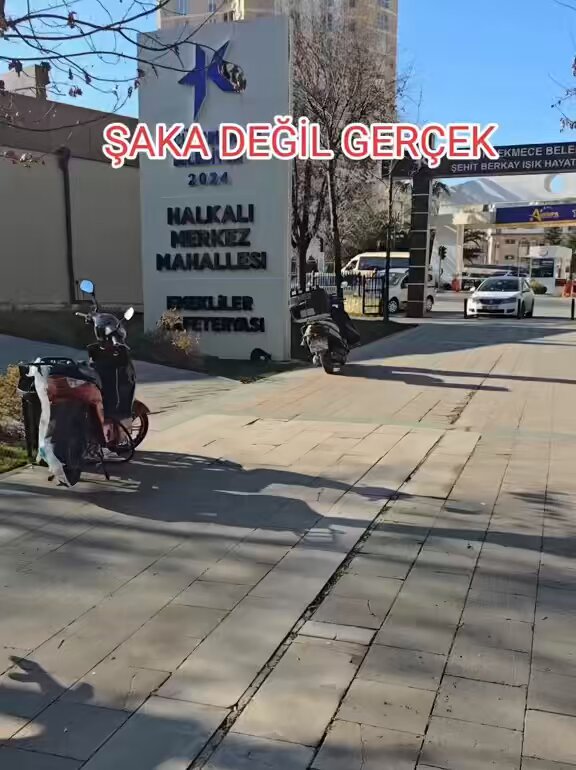 Oyu Akp ye atarlar hizmeti CHP den alırlar .. Akp parası olmayanı ölüme terk eder CHP parası olmayana bedava hizmet verir … Nedir bu CHP belediyelerinden çektiğimiz .. #salı